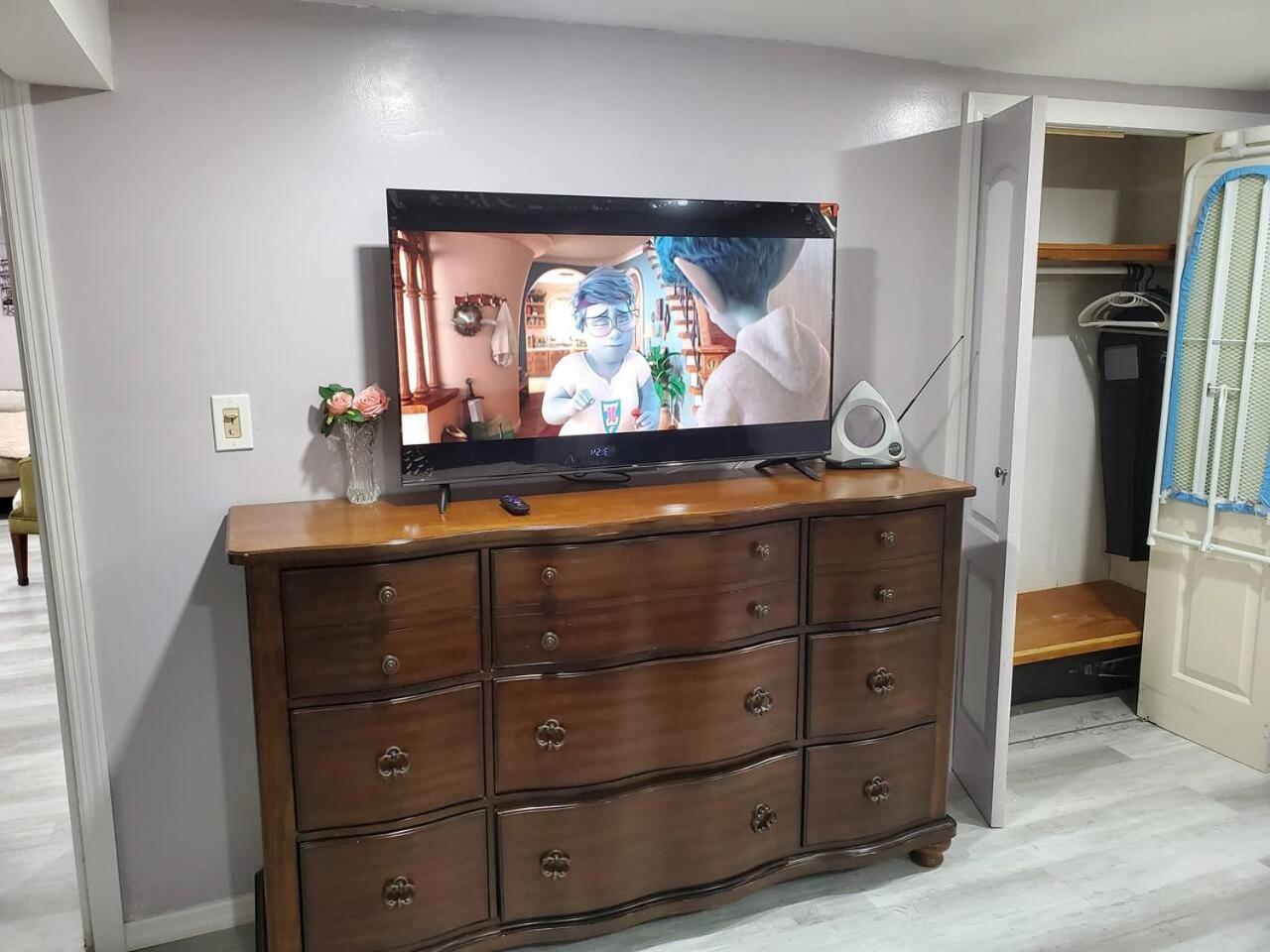 Lovely 2 Bedroom Apartment With 2 Entrance And Parking New York Eksteriør billede